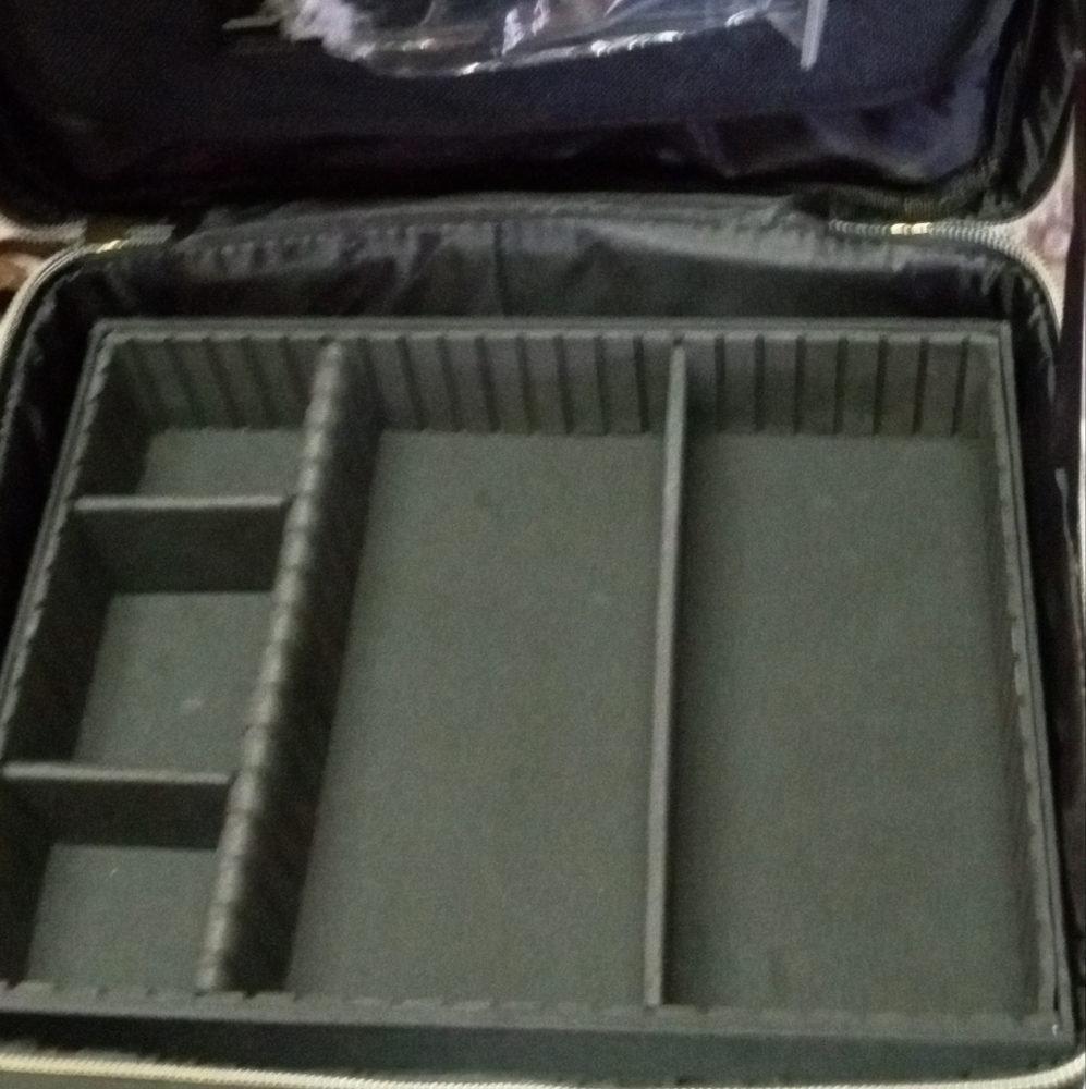 Red Carry Case - Picture 6 of 12